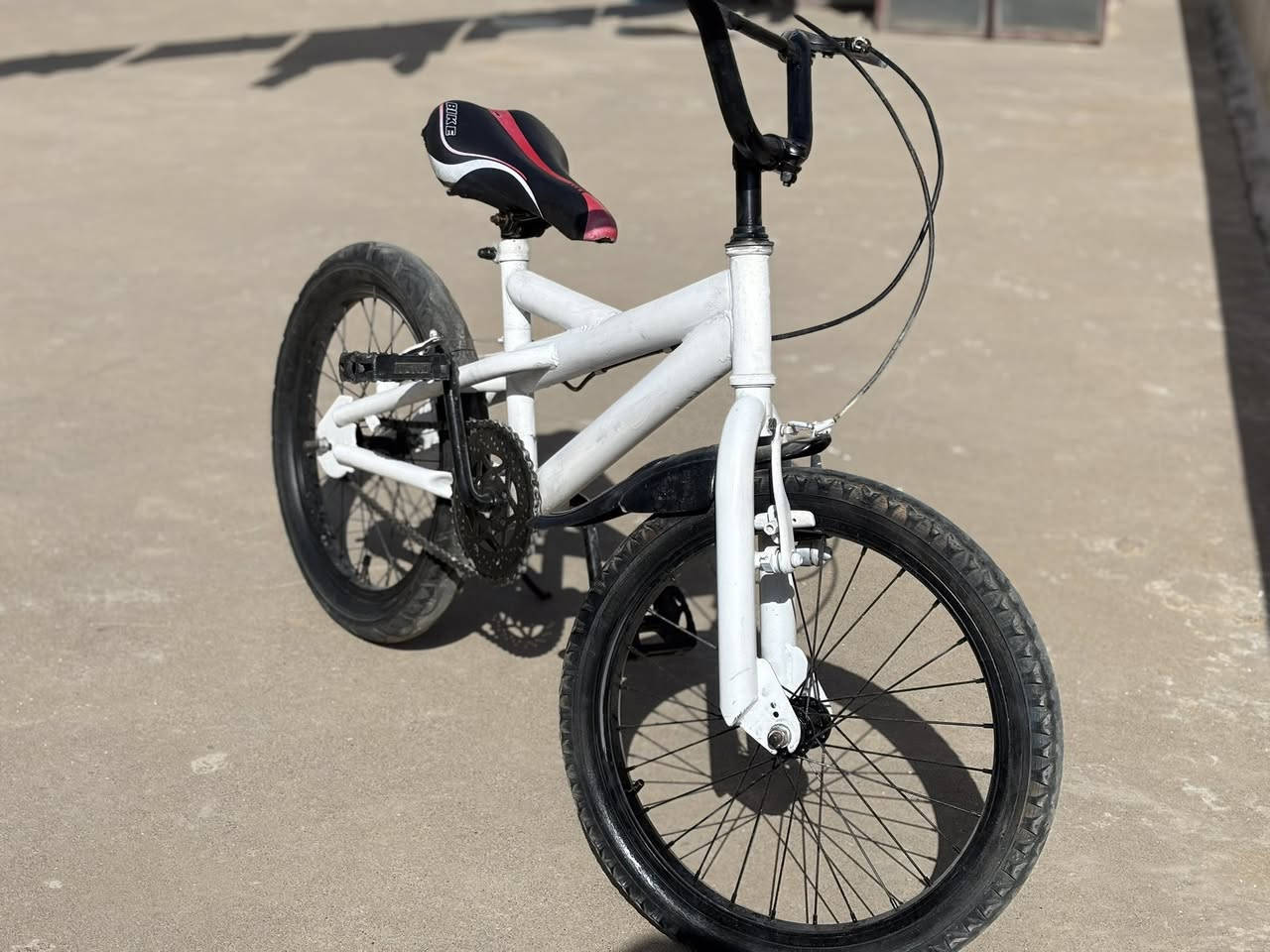 باي سيكل حركة

الحجم هو 16. 

إنه في حالة جيدة حقا

على إطار جديد تماما يأتي مع الدراجة

السعر هو50 أَلْف
مع التوصيل


**إذا كنت صاحب هذا الإعلان وتريد حذفه لأي سبب، رجاءا أرسل رسالة إلى الدعم الفني**