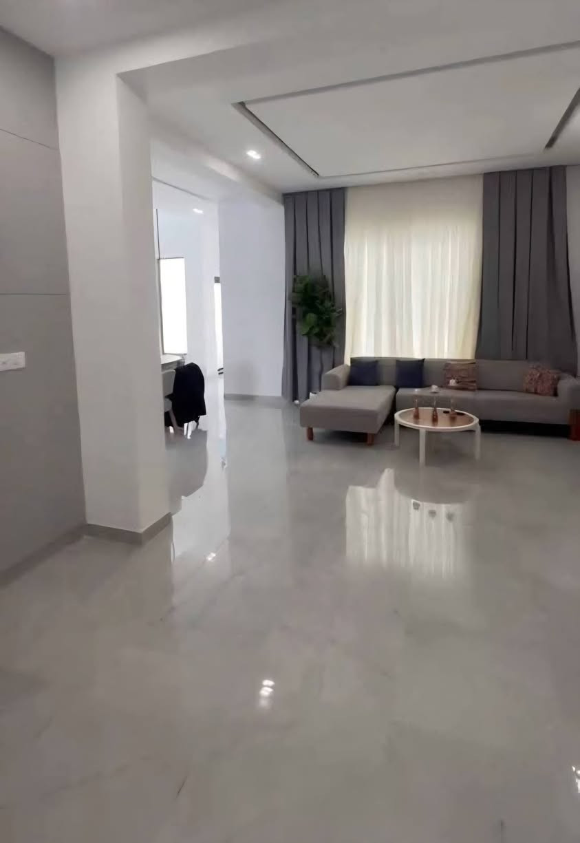 دار 160م مجمع عماد سكر موقع مميز مقابل الحديقة واصل كل الدفعات وباقي دفعه تسليم المفتاح بعد ثلاث اشهر تسليم الدار بشهر السادس من السنه الجديدة 
للتواصل واتساب ***********
