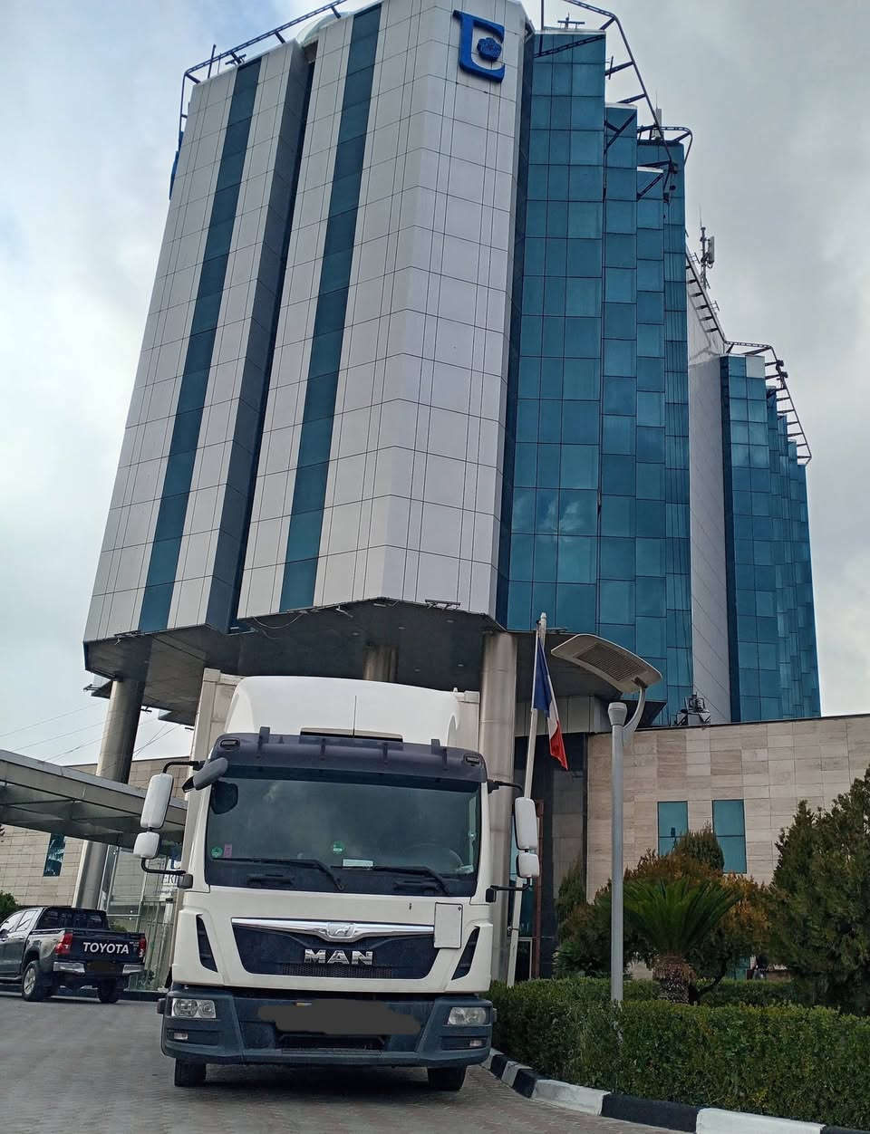 2016 فول مواصفات 
مكينة اربعة انجكتر
رقم أربيل جديد 
***********
***********
