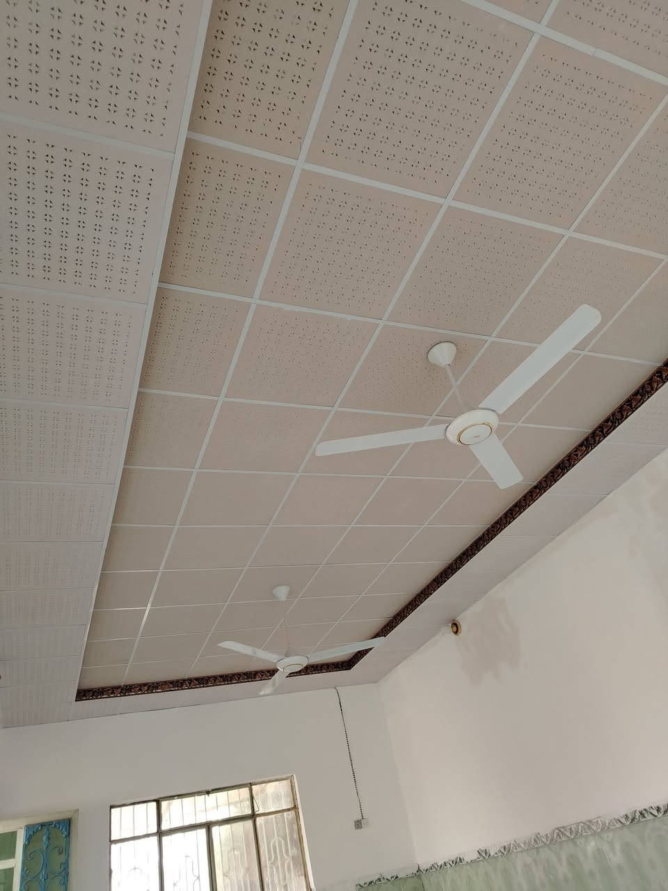 صباغ متفرّغ حاليا جميع الاصباغ وديكورات وسقوف ثانويه
كربلاء حله 
***********متوفر واتساب او الاتصال
