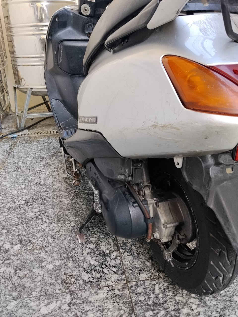 السلام عليكم دراجه سبيسي ياباني من طول لطول سلف هندر كفر بلادي 5 خمس ختومات شرط حتى كلجاته بلاد مال جناي كهربائيات كله شغاله من طول لطول حتى صالنصه بلاد مكينه ممفتوحه فقط فيلسه مكاني بغداد بلديات *********** سعر.  375 و بيه مجال للطيبين
