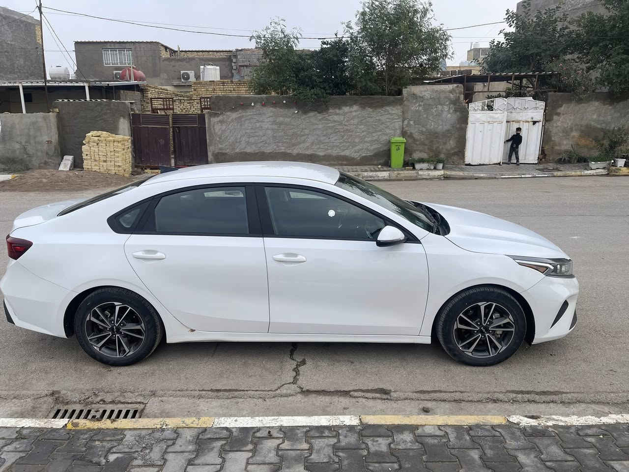 السلام عليكم
فورتي 2023 رقم بغداد دخول جديد للبيع
السيارة ماشية ٢٣ الف 
رادار امامي رادار خلفي و جانبي
نقطه عمياء 
اشارة ب المري
مكينة 2000
السيارة حادثها فقط البنيد مبدل الباقي كفالة عامة 
***********
