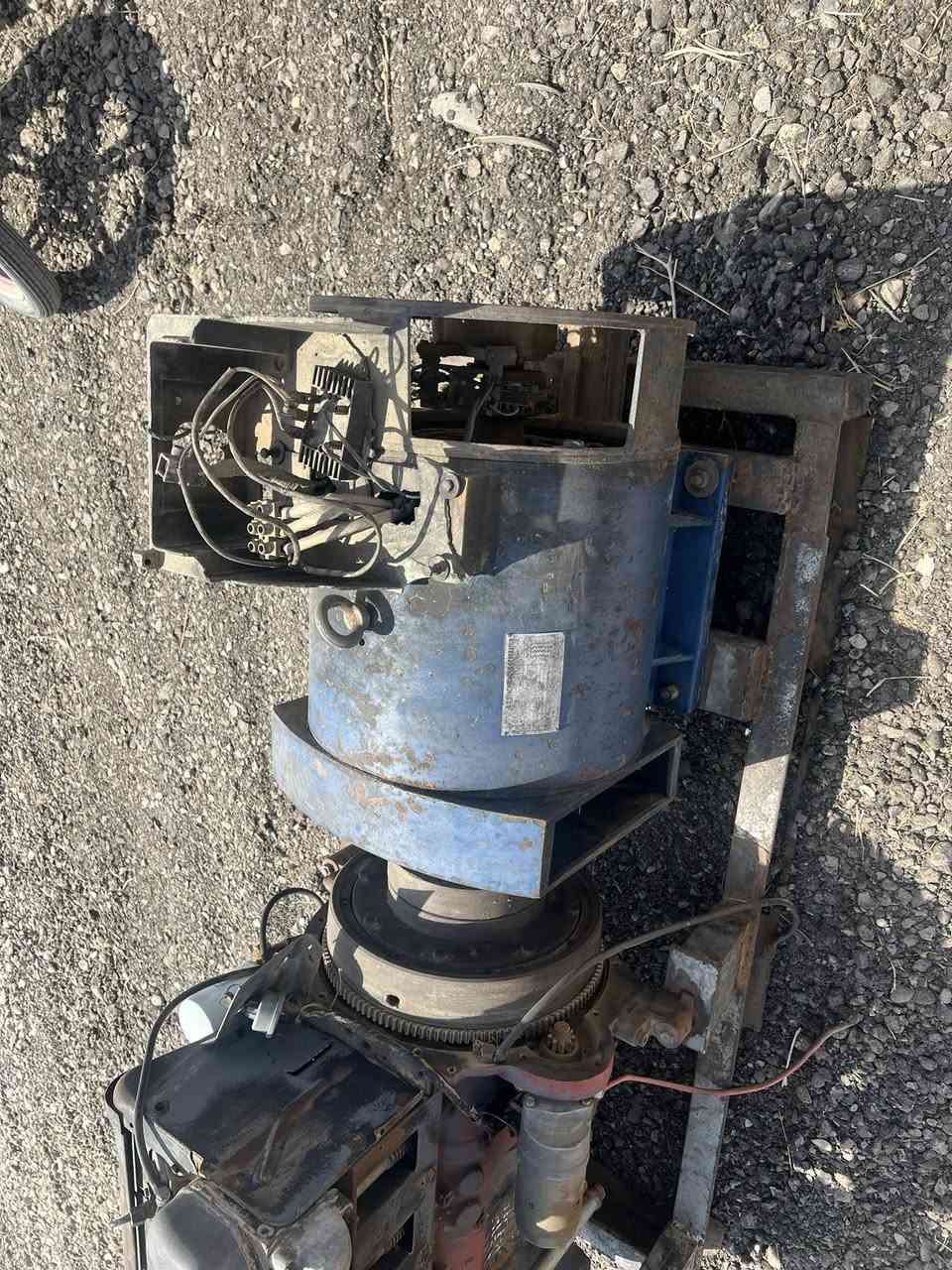 السلام عليكم ورحمة الله وبركاته 

دويز الماني نوزل رفيع داينمو ٥٠ كيفي   

مكانه ديالى ناحية العظيم 

‭٠٧٨٢ ٤٨٢ ٨٤٢٨‬
