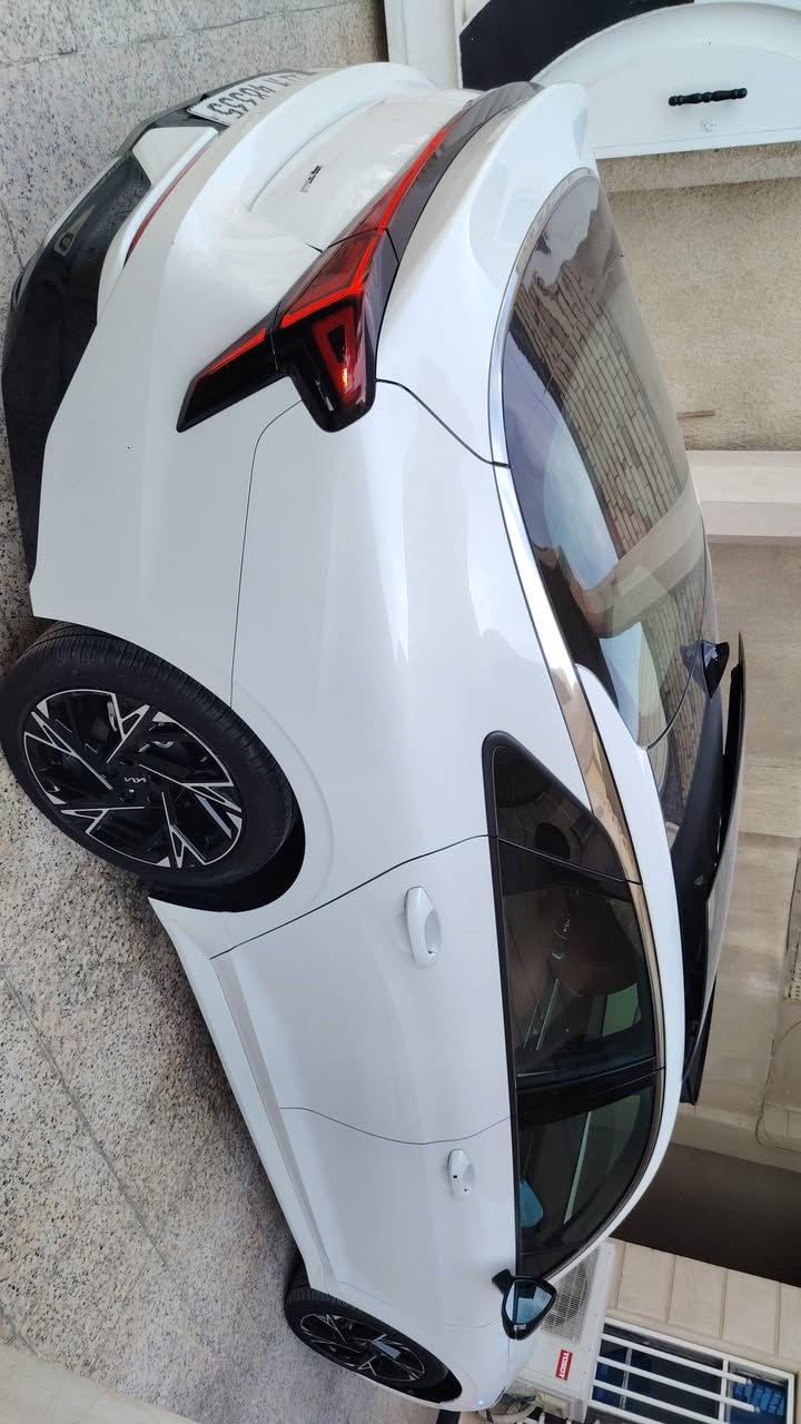 كي فايف . K5.   موديل 2025  جيتي لاين  شاشه كبيره رقم بغداد داخل احمر السياره جديده وما بيها نقصص
وارد امريكي ( فول موصفات) حادثها بنيد تبديل و صبغ وصور الحادث مرفقه ( ماشيه  16  ميل) داخل احمر 
  اني مستوردها ومصلحها على ايدي شغل درجه اولى السياره جديده( محرك 2500 اقتصادي ونشاط) 
المكان بغداد الكراخ حي العامل ( *********** )
