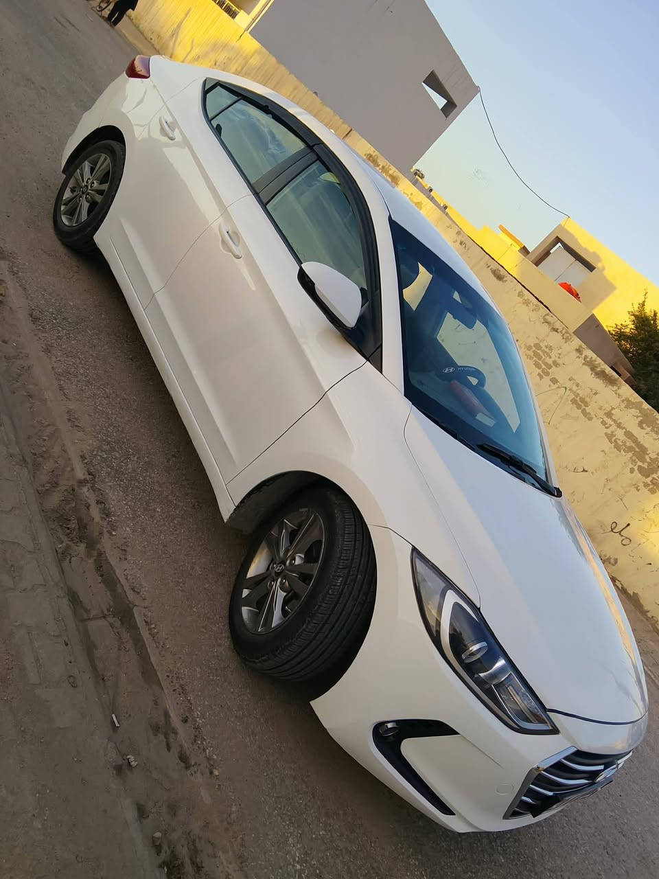 السلام عليكم. 🌹
النتره مديل 17 وارد امريكي 
نجف دولي محرك 2000دوش 
كير وحداديه ومكينه تبريد تدفئه كله فول نظافه خير من الله تخم تاير جديد دوشمه جديده.. السياره مكفوله من الحادث والكص والتبديل كله ليبل واحد ولكن مصبوغه شكم قطعه بسبب تشبيع وخدوش  ولا دواخل ولا لخود فقط حته بمريكه مابيه حادث. والسونار موجود السياره جاهزه وحيل معتني بيه والسعر 118 السياره مال جناي. بس لظروف احكام.. وبالعافيه ع ياخذه 
(مكلف بالنشر رقم صاحب السياره *********** وبي واتساب)
