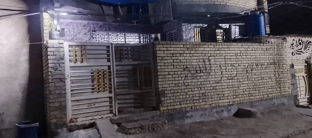 بيت للبيع منطقة الاستكشافات شارع الميه عله شارع التبليط وشارعين رئيسيات مساحه 120الاستفسار ***********
