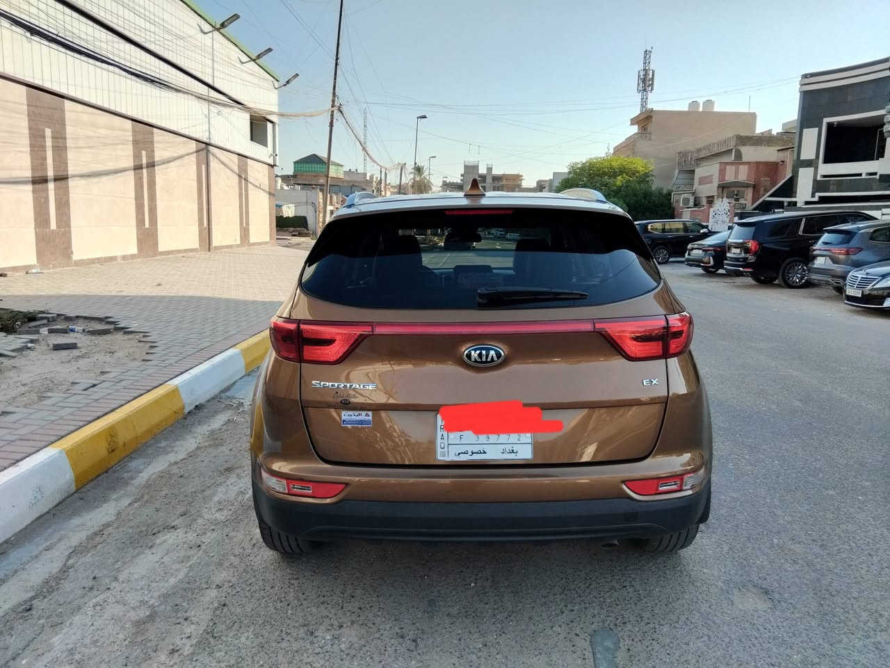 السلام عليكم للبيع سبورتج موديل 18 فول عده الفتحه تبريد قطعتين محرك 2000 السياره حادثها جاملغ أمامي بدون دواخل والباقي مكفول ماشيه 76 حقيقي محرك كير تبريد تدفئة صدر أمامي اوخلفي جديد تخم تاير رقم بغداد مشروع وطني تحويل مباشر السعر 128 السعر امناسب جدآ للإستفسار *********** مكان السياره بغداد

