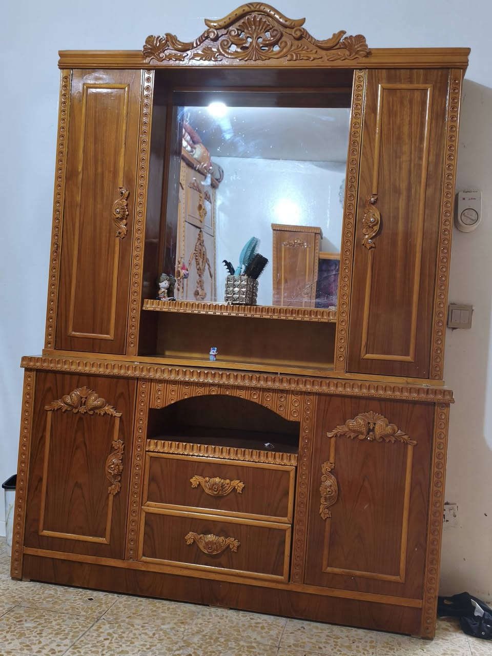 السلام عليكم غرفه اخشاب للبيع تسكام
السعر 750 وبيهة مجال مكاني قرب بسمايه
 رقم الهاتف ***********
