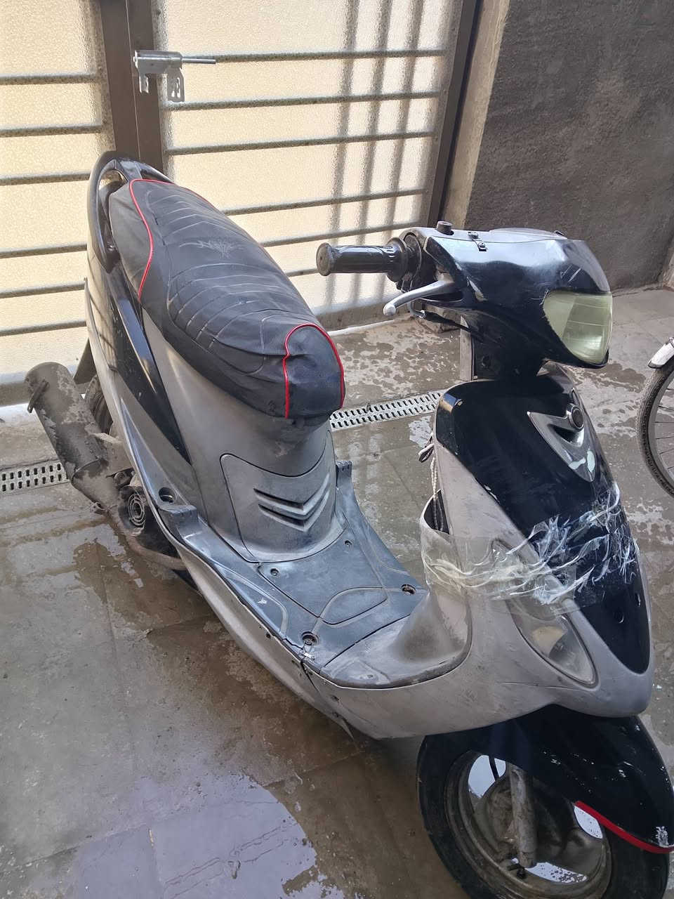 دراجة للبيع ماكس منغولي شغالة فول سلف وهندر السعر 450 وبيها مجال بسيط حك الجية العنوان البياع مواصلات 
الشرطة الرابعة ***********
