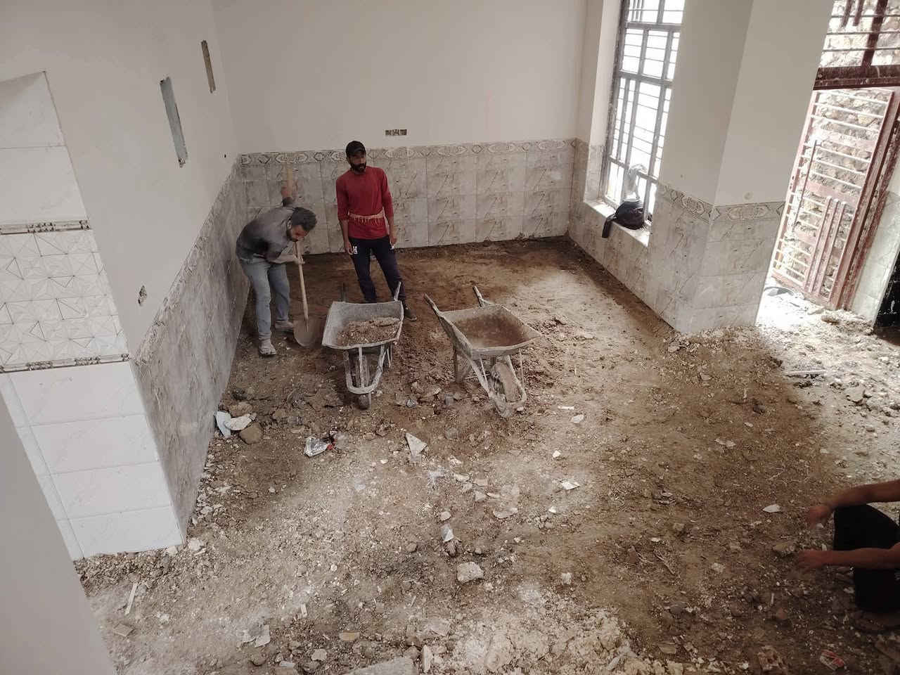 سلام عليكم  /  يوجد كادر عمل جاهز /  تصعيد مواد /  تنضيف بيوت /  تفليش /  تكشيط /  دفن نهري /  شقلنه ليل ونهار /  ومعداتنه جاهزه  ومالك دخل بكلشي تأخذ شقل جاهز مني سلمني شقل وتأخذ شقل جاهز / ماعليك بس تصال على رقم /// ***********
