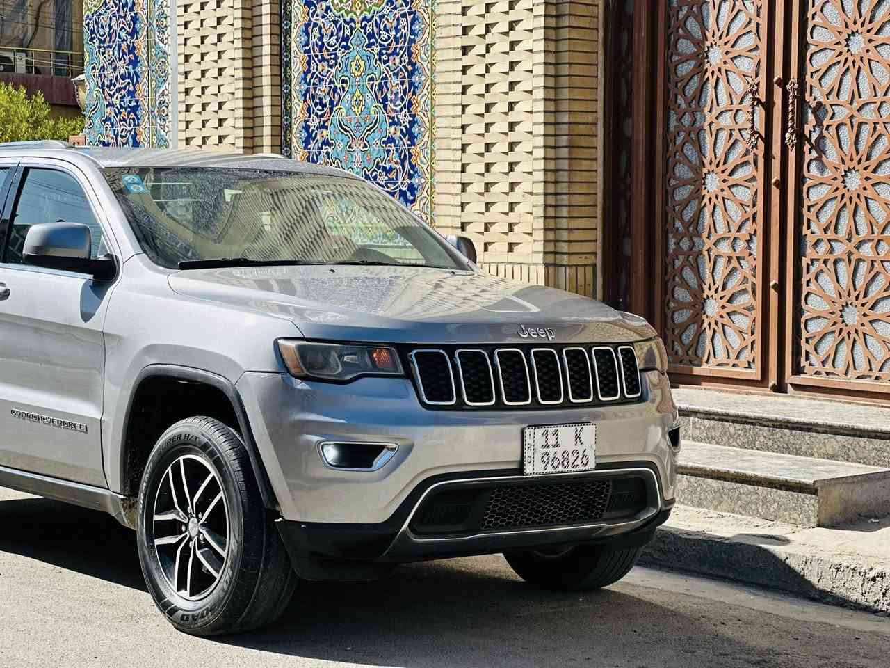 السلام عليكم
السعر 173وبيهة مجال 
جيب شيروكي موديل 2018 السيارة حلوة ونضيفة
صور الحادث مرفقة مع المنشور 
المواصفات 
بصمة ابواب 
بصمة تشغيل 
نضام سبورت 
نضام توقف ذاتي 
نضام ايكو 
مانع نزلاق 
تحكمات ستيرن جهتين 
شاشة جبيرة 
كامرة خلفية دوارة 
وبعد بيهة هواي مواصفات 
السعر 173 وبيهة مجال 
الرقم ***********

العنوان بغداد الرصافة
