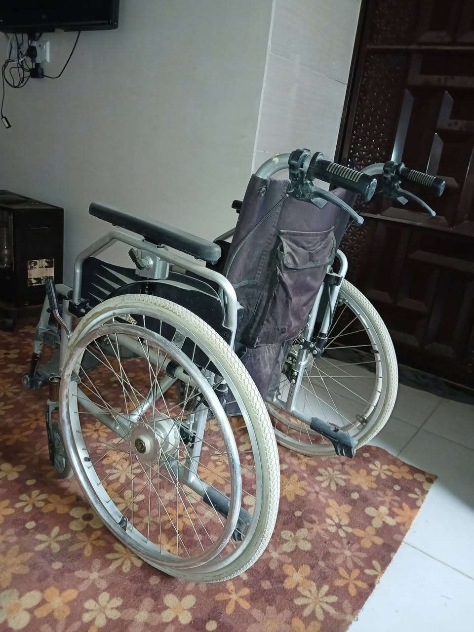 كرسي باله الماني صجمه المنيوم كامل نظيف  عرض المقعد ٤٤سم للاتصال *********** مكان كركوك
