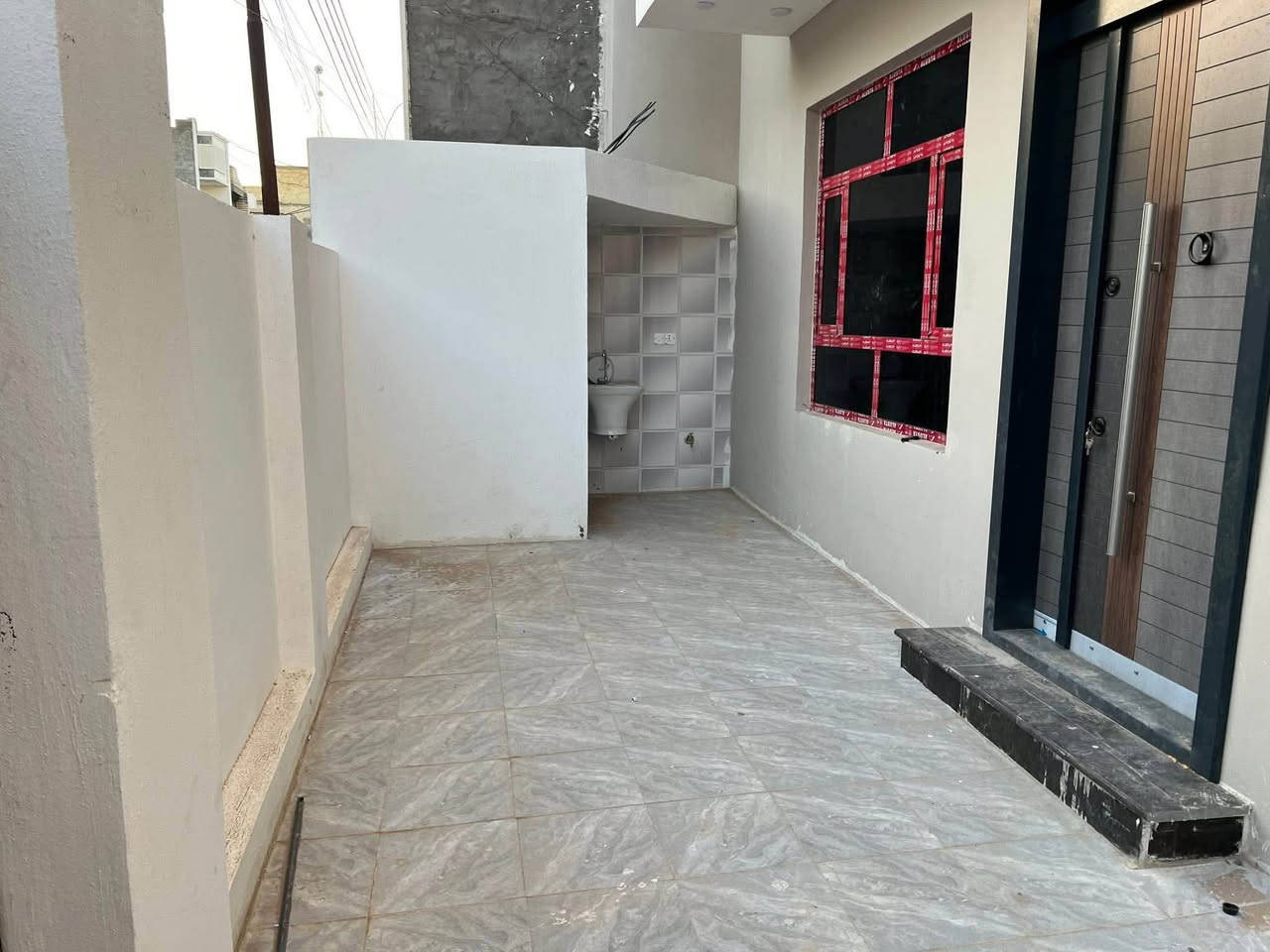 بيت للبيع مساحه150 متر طابقين 4 غرف نوم 3 حمامات بناء مودرن  حديث زيرو غير مسكون. السلطان الرابع قرب المدارس 
***********
