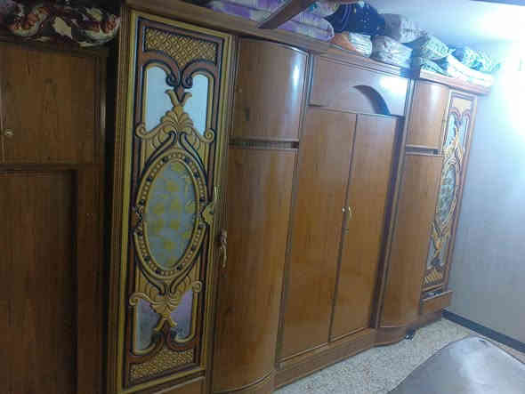 السلام عليكم ورحمة الله وبركاته غرفة نوم صاج عراقي نضيف فقط الاظراظر البصورة بسيطه كلشي فقط بيع سعرها 450 وبيها مجال للشراي العنوان بغداد الامين الثانيه ركيه وسكينه 
رقم الهاتف ***********
