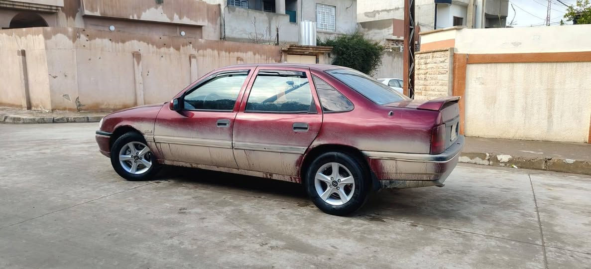 اوبل فكتره حجم 20 موديل 92. تنتا سلايت قفل مركزي صبق جماليه مال تقحيل بدون ضرر شرط محرك شرط قرفه.رقم نينوه  جديده شرط تحويل السعر 43 وبيهاا مجال ***********.
