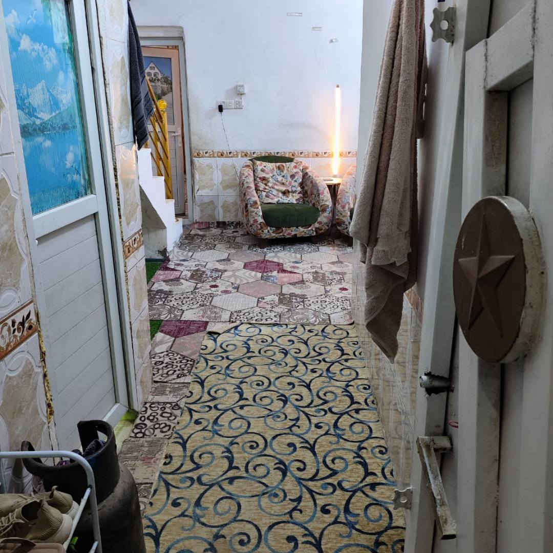 يوجد لدينا بيت للايجار
مساحته 50 متر طابق واحد 
موقعه حي الزيتون شارع ابو الدهن
ايجاره 200 الف 
للاستفسار الاتصال على الرقم التالي***********
