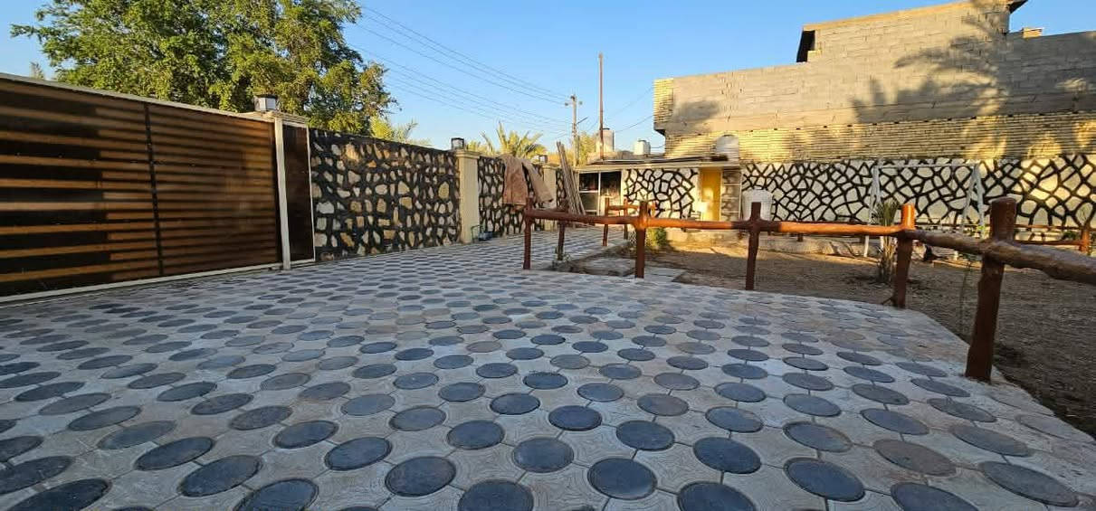 موقع مثالي في كربلاء 💯
✅1000متر للبيع واجهه 22 م
مع بيت 200 م طابق واحد طابوق
2 غرف نوم، أستقبال، صالة، مطبخ 

✅متوفرة كافة الخدمات 
تبليط، ماء، كهرباء، مدارس 
طابو سند 25 تحويل بالطابو

✅️الموقع كربلاء - شارع طويريج 
كربلاء قرب ( سيطرة الإبراهيمية )
تبعد عن شارع الزوار 500 متر 
تبعد من مركز مدينة كربلاء 8 كيلو 

💰السعر 350 مليون عقاري كربلاء 

📞 أتصل الآن:  ‏‪***********‬‏
