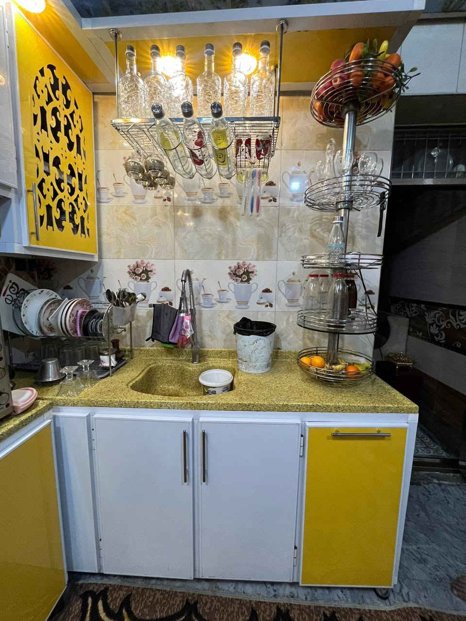 كاونتر للبيع نظيف جدا المنيوم الون اصفر وابيض مع طباخ عشتار مستخدم نظيف واوفن كهربائي كبير الحجم بي عطل بسيط الكاونتر قطعتين كما موضح بالصوره قياس السنك سطح مرمري مترين ونصف وقطعه ثانيه هم سطح مرمري قياس ٣ متر وملحق قياس ٤ مع الشافطه المكان بغداد مدينه الصدر السعر مليونين وبي مجال مع الطباخ والاوفن والشافطه للإستفسار على الرقم ***********
