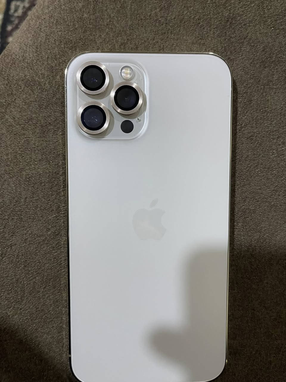 ايفون 12برو ماكس 
نضافه فول وكله بلاد وما بي ولا شخط 
بطاريه 77
ذاكره 256
السعر 550وبي مجال  
رقمي ***********
