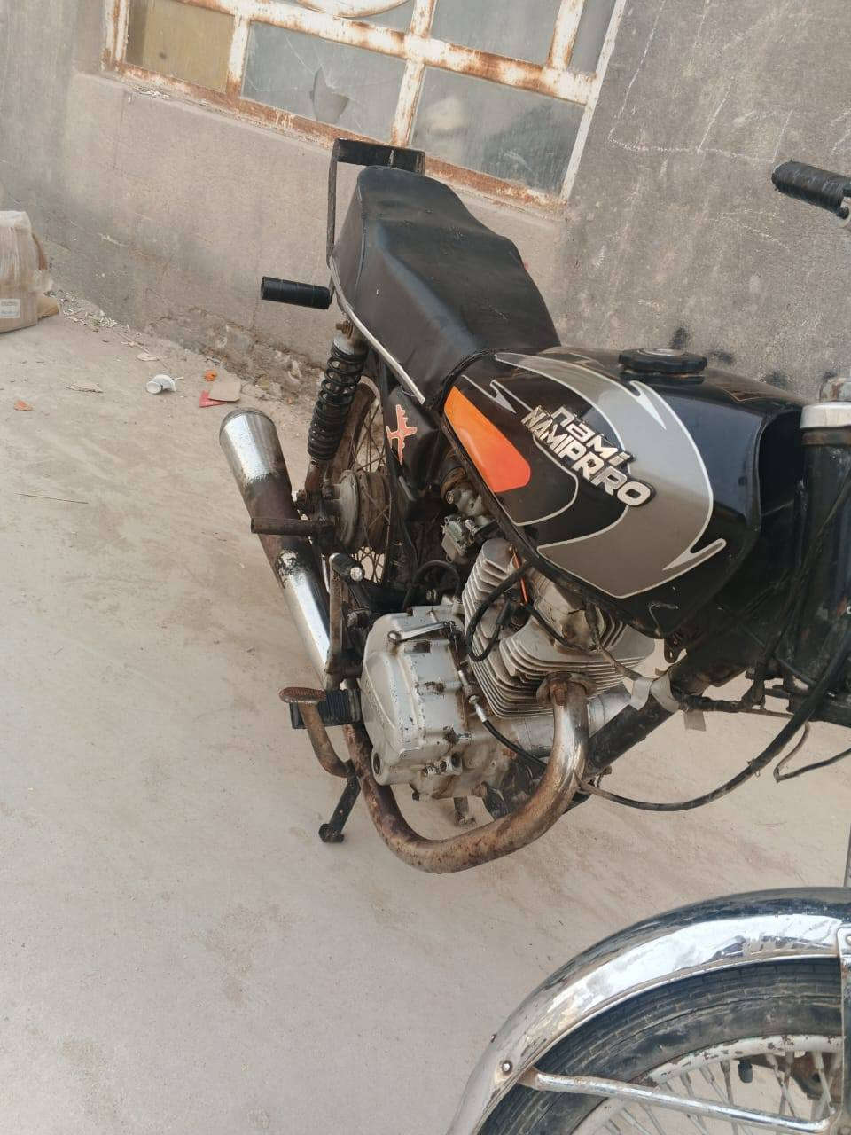 السلام عليكم ابسبب الوعود الكاذبه اعيد النشر دراجه لبيع الدراجه ماعوزه اي شيه السعر 250غفل المكان سوك الشيوخ الحكيكه رقم ***********. الدراجه كلك كلك
