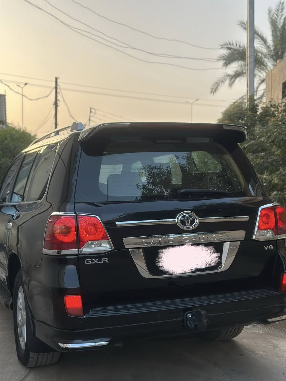 السلام عليكم لاندكروز 2012 للبيع 
محرك 8 سلندر 4600 فول مواصفات بريم كراسي 3 دكم ، فتحة ، ناصي عالي زنون ،٣ قطع تبريد ،  
السونار مرفق بلمنشور
السيارة حلوة وجديدة وتخم تايرات جديد قبل فترة شديتة 
رقم بغداد مميز باسمي تحويل ثاني يوم
ماشية 229 الف حقيقي 
العنوان ديالى الخالص 
السعر 339$ وبيها مجال
***********
