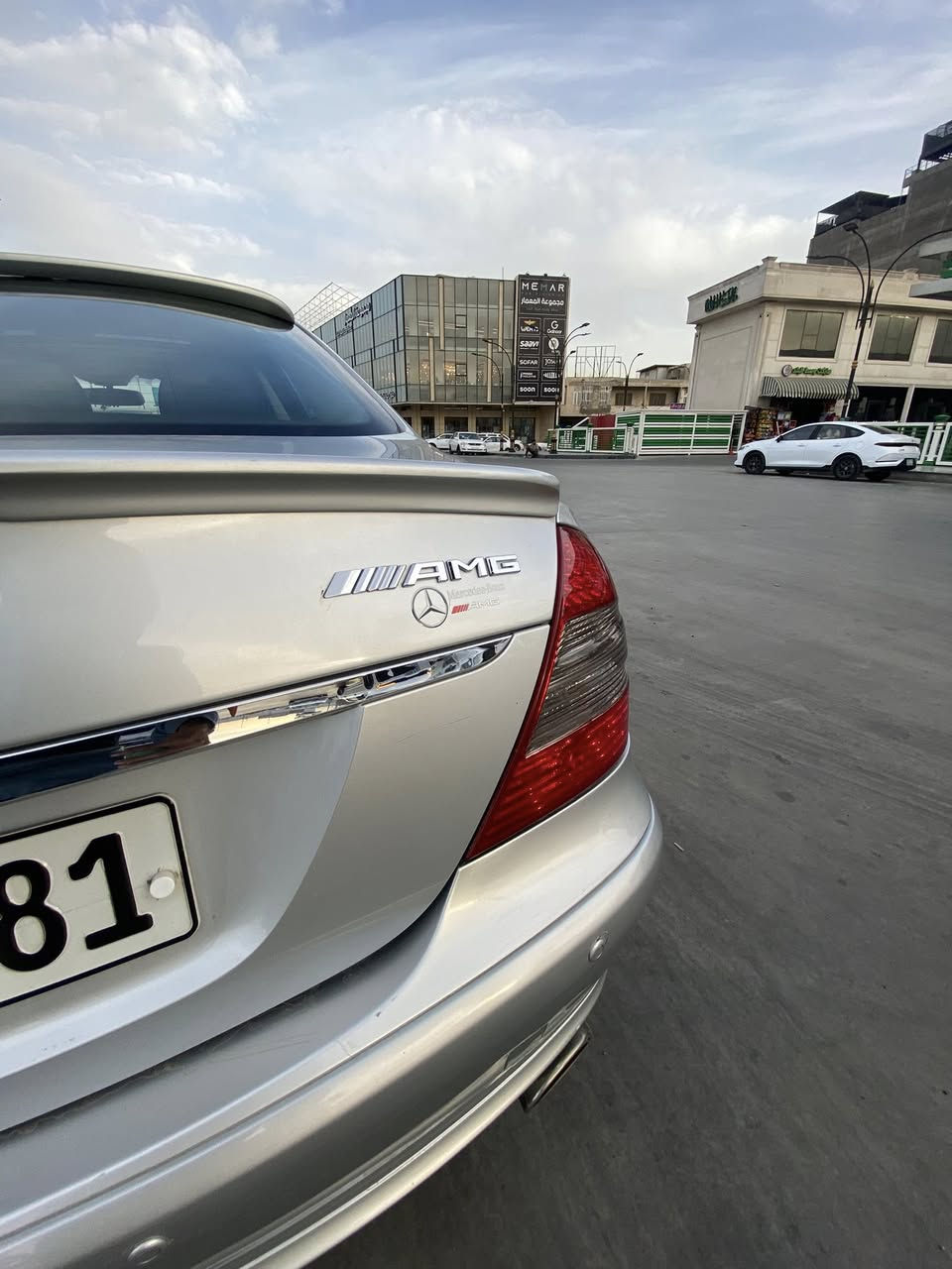 ‏ Mercedes-Benz  eligans E350 2008 
W211 

-------------------------------------
#السعر علق  تم يوصلك خاص 
‏
#رقم الهاتف : ***********

#رقم السيارة : اربيل 22 تحويل مباشر

#مكان السيارة : بغداد  
-------------------------------------
سلام عليكم 
للبيع 
مرسيدس ام عيون W211 موديل 2008 E350  اليجنس وارد خليجي بدون ضربه بدون صبغ فقط دعاميه رقم اربيل سنويه 2028 تحويل مباشر هزه جديده 
سونار موجود للسياره كذلك 
مواصفات
1_ بصمة⁩
2_محرك  +كير  مكفولات ⁦⚔️⁩
3_تبريد ثلاث قطع ❄️⁩
4_كروز سرعة🔒 
5_ كشنات جلد ⚔️⁩
6_مراية داخلية+جانبة عاكسة ⁦🔍
7_تحكم ستيرن ⁦⚔️⁩
8_ شاشة جبيرة  ⁦🖥️⁩
9_ تلفون 📞
10_تجاوي خلفية كهرباء ⁦⚔️⁩
11_حساسات خلفية ⁦⚔️⁩
12_ انارة ليلية داخلية⁦⚔️⁩
13 انارة ترحيب💡 خارجية  ⁦⚔️⁩
14_شاشة اعطال💬
15_كشنات كهرباء ⁦⚔️⁩
16_لايت زنون بلادي 💡
17-بتخم تايرات جديد
18_  صدر امامي وخلفي💯
19_سستم صوت harmen kardon ⁦⚔️⁩ 
20_ويل 17 AMG بلادي الماني.
21_ تدفئة كشنات          
22_صدر امامي خلفي جديد ⁦🛠️⁩
23_حساس مطر💦
24_سلايت 
 
------------------------------------
