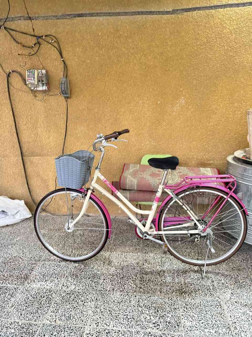 إسلام عليكم بايسكل للبيع نضيف جداً السعر 95 العنوان بغداد المدائن  ه ***********
