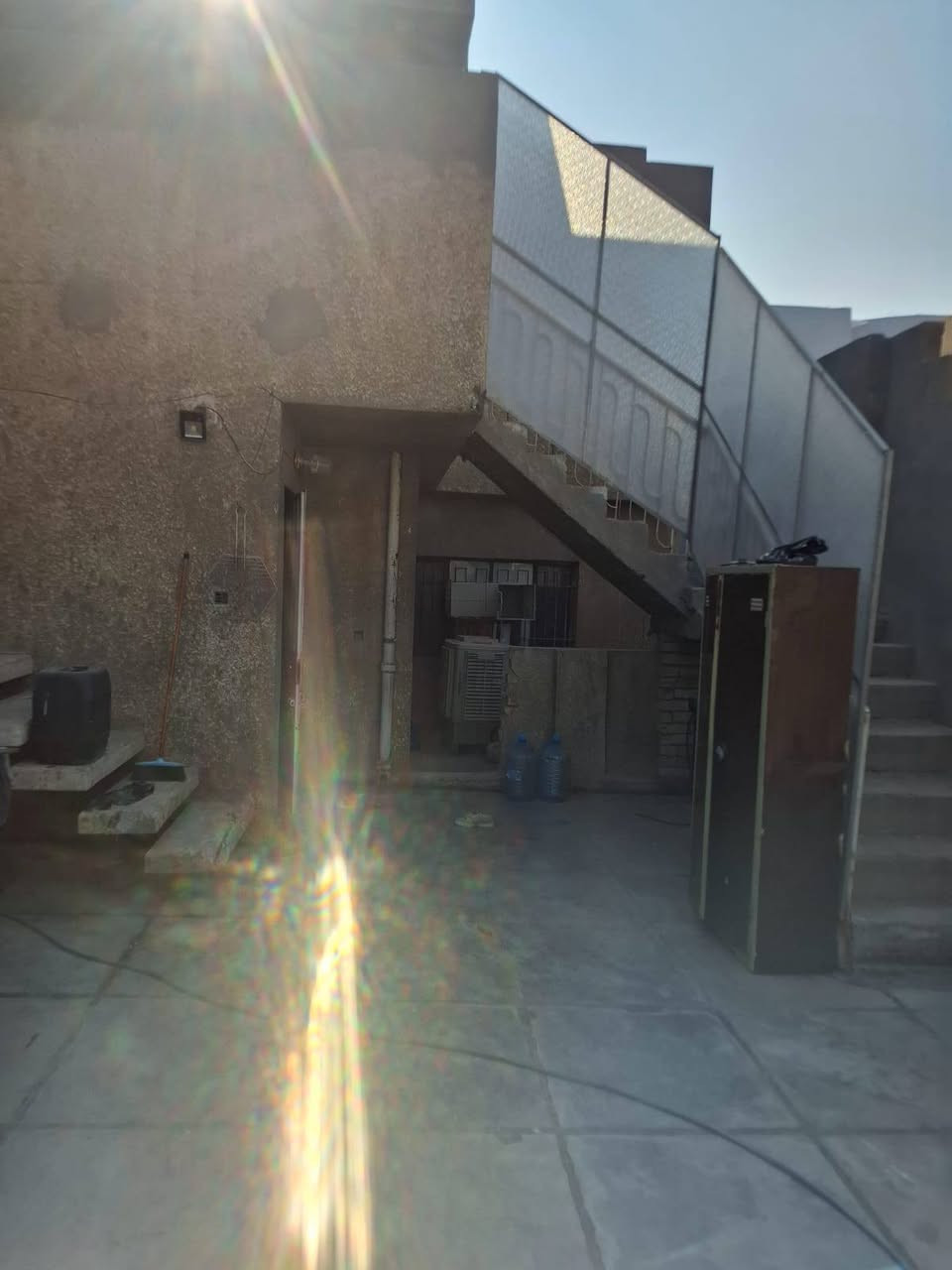 دار للبيع المساحة 150 الواجهه 7.5 النزال 20
ثلاثه طوابق الامين رئاسة المعلمين قرب جامع احمد النقيب باسم شخص واحد السعر 250 وقابل للتفاوض للاستفسار ***********
