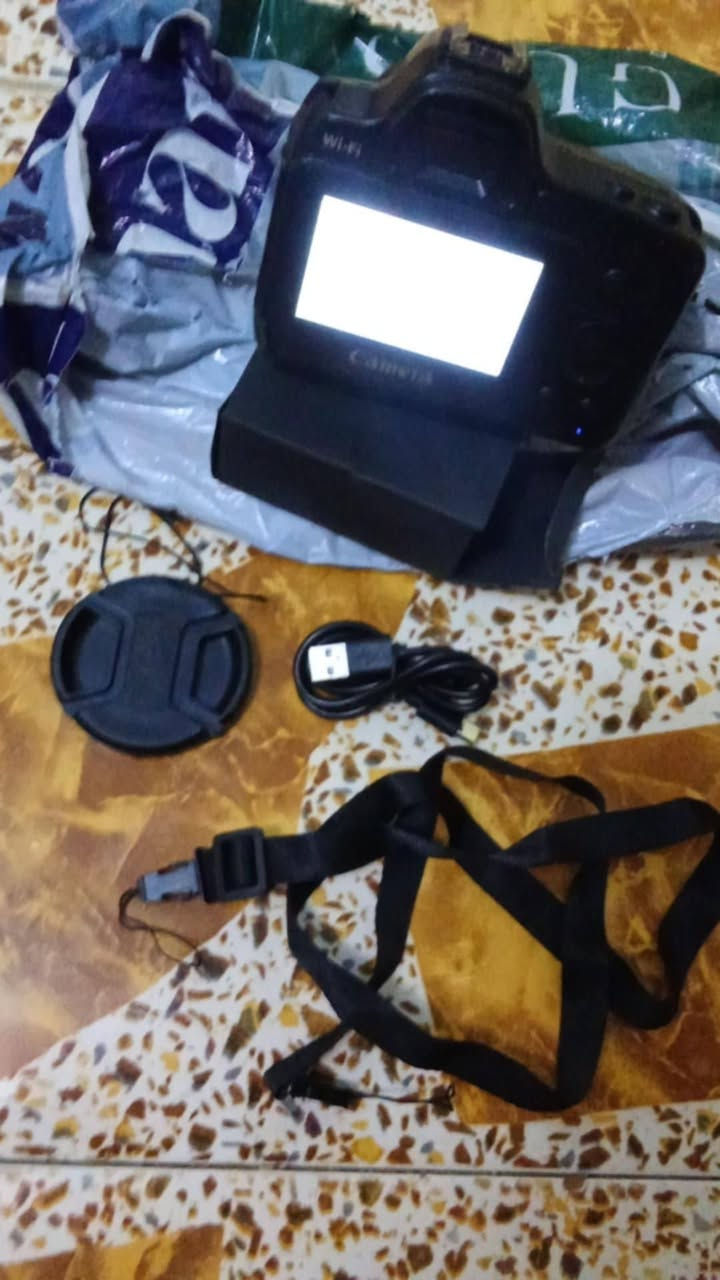 كامرة للبيع جديدة كارتون
نوعيتة مثل ما موضح بل صور وملحقات وكارتونه وياة

السعر ١٢٥ وبيه مجال للشراي🔥

للاستفسار ***********
