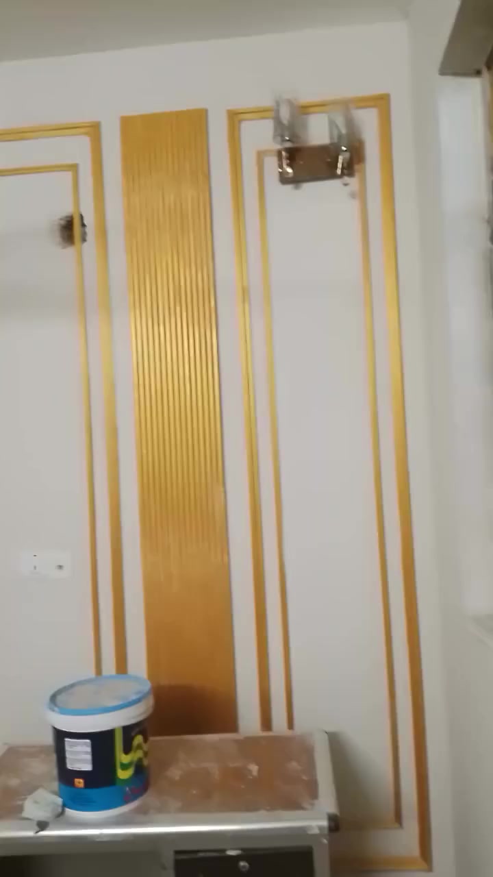 السلام وعليكم خلفة ديكورات وصبغ متفرغ حاليا تسليم مهندس شغل درجة اولى من الحسينية أو بغداد ماعندي شكال اي واحد يحب يتصل سعر المتر 20 وفوك حسب الديكور *********** واتساب
