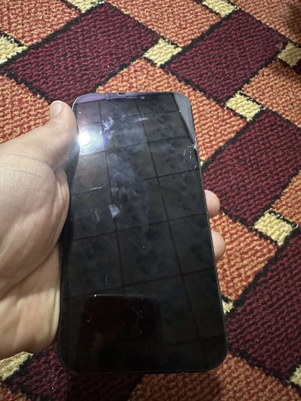 ايفون 12 برو ماكس بي كسر بل بلازمه كامره اماميه عاطله بطاريه 63 ذاكره 256 سعر 250 قفله واتساب منطقة الكزيزه ***********
