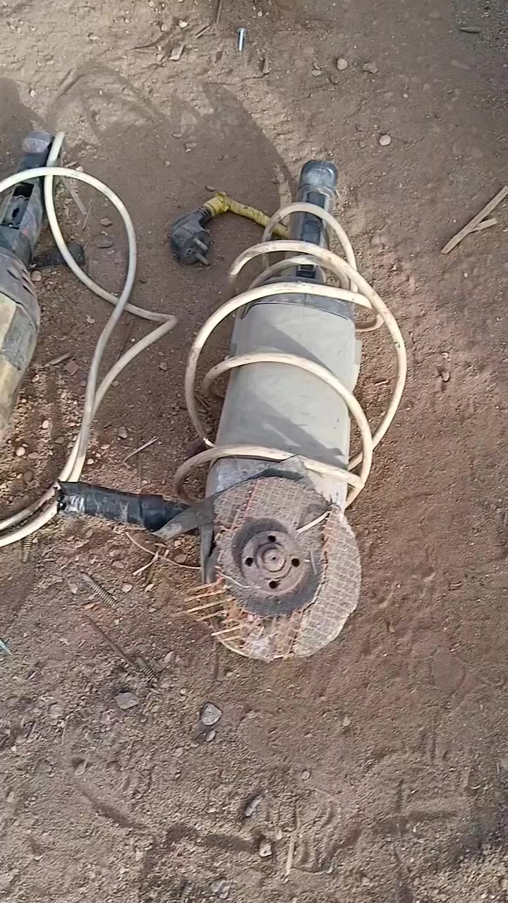 سلام عليكم  كوسره عدد٢ /مكائن لحام عدد/3 كتر عدد 4/ كمبريسر عدد /2 كتر سندويج عدد /  2 دريل همر عدد /1 وشاحنه مال دريل الله شاهد بيهن يشتغل وبيهن يتصلح ابيع كوم حديد ب٢٠٠


**إذا كنت صاحب هذا الإعلان وتريد حذفه لأي سبب، رجاءا أرسل رسالة إلى الدعم الفني**