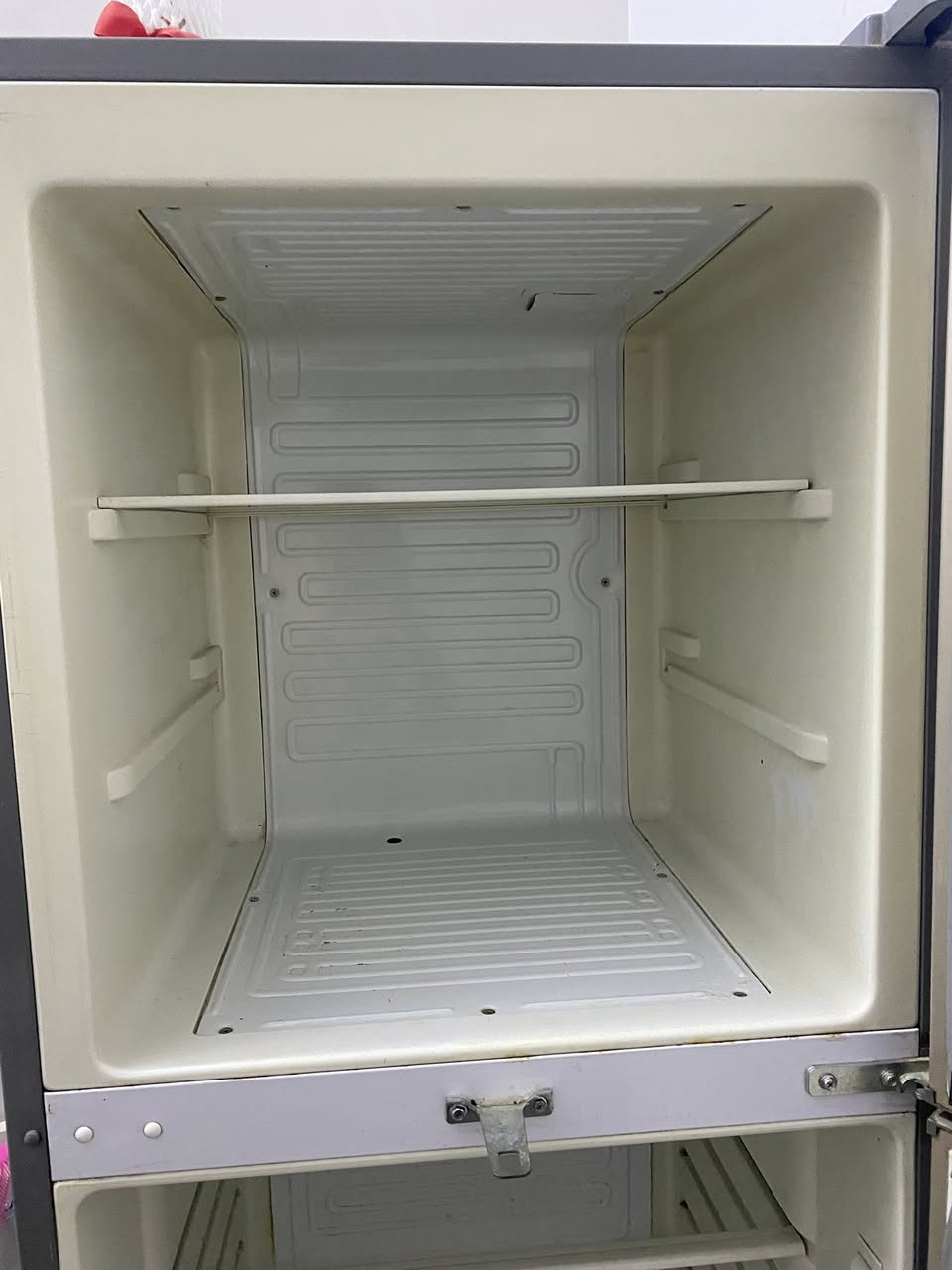 ثلاجه للبيع كلشي مابيه الشراي   *********** اتصال او واتساب
@
