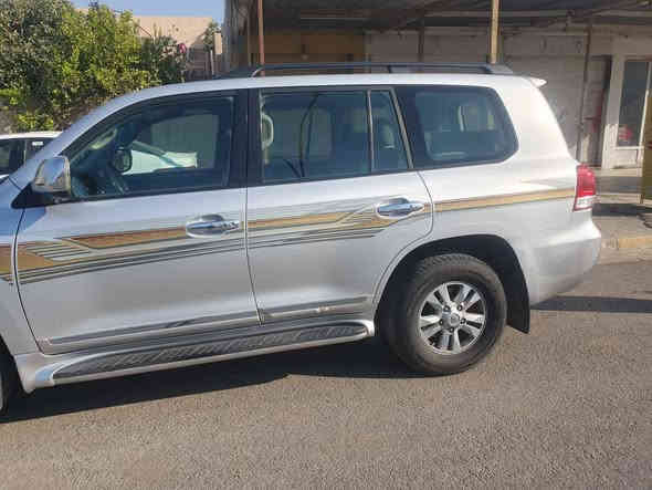 لاندكروزر ٢٠٠٨ غاز و بنزين ڕقم سليمانيه سياره ايد واحد أكثر من ١٣ سنة بدون صبغ فقط دعاميات بسبب لاصق تغليف(لزكه). كير محرك اكسل بشرط بيها كوبون بنزين و غاز كركوك سعر ٢٦٥ 
***********
*********** كركوك
