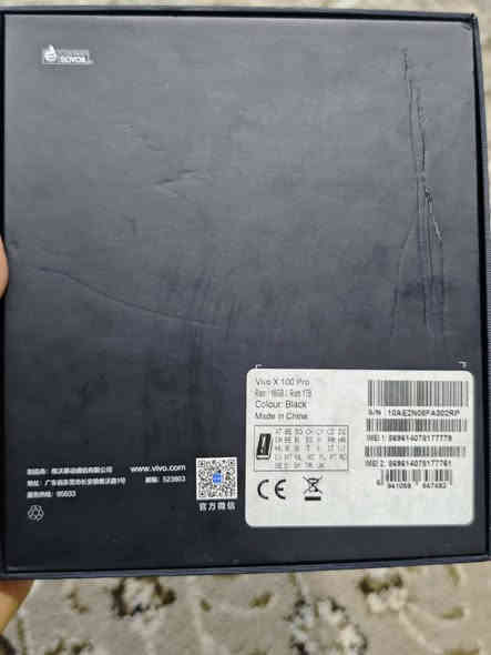 vivo x100pro 
ڕام 16+16 
زاکیرە 1024گێگا  یەک تێرابایت
شاشە 120هێرتز LTPO AMOLED
جوانترین کامێرای هەیە 
کامێرا 50+50+50 مێگا پێکسل 
زوومی کامیرا 100 ئێکس 
پاتری  5400 
بارگاوی کەرەوەی 120وات کامل ئەشیا
هەوا نادات زۆر خاوێنە گۆڕینەوەشم هەیە بۆ پەیوەندی *********** یان لەچات لەخزمەت دام كويسينجاك
