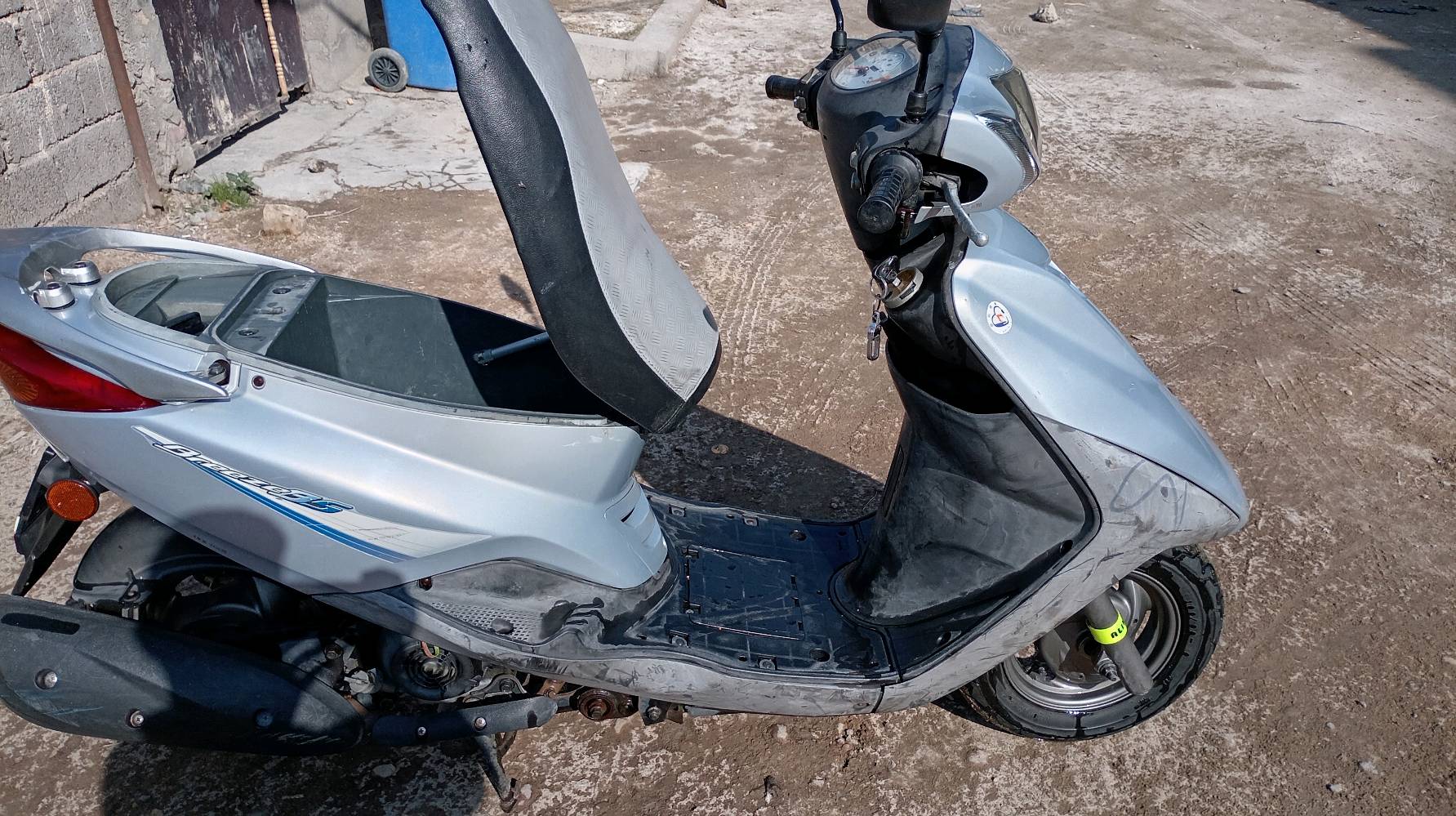 السلام عليكم ورحمة الله وبركاته دراجه بريز ببغاء حديث البيع الدراجه امانه الله عل أيدي منزله رمبه رمبه ماخذه مليون ٢٥٠ المكاتبه عندي بشهر ١٢ ماصارله هواي ممفتوح برغي من عنده العنوان الحريه الدولعي السعر مليون ١٥٠ وبيهه مجال حك 