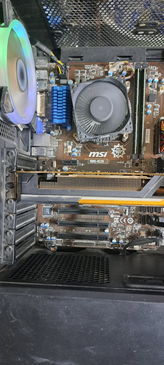كيس تجميعه كوراي 5 جيل رابع

المعالج  Intel Core i4-4590

الرام -  ddr3 16 gb 

المذربورد  asus b85

الهارد    - ssd 120 hdd 500

كرت الشاشة  Sapphire  R9 390X 8GB DDR5

البورسبلاي thermaltake 700w 

سعر الكيس  220 الف 

الكيس بي 25 لعبة

رقمي ***********

بغداد لا يوجد توصيل
