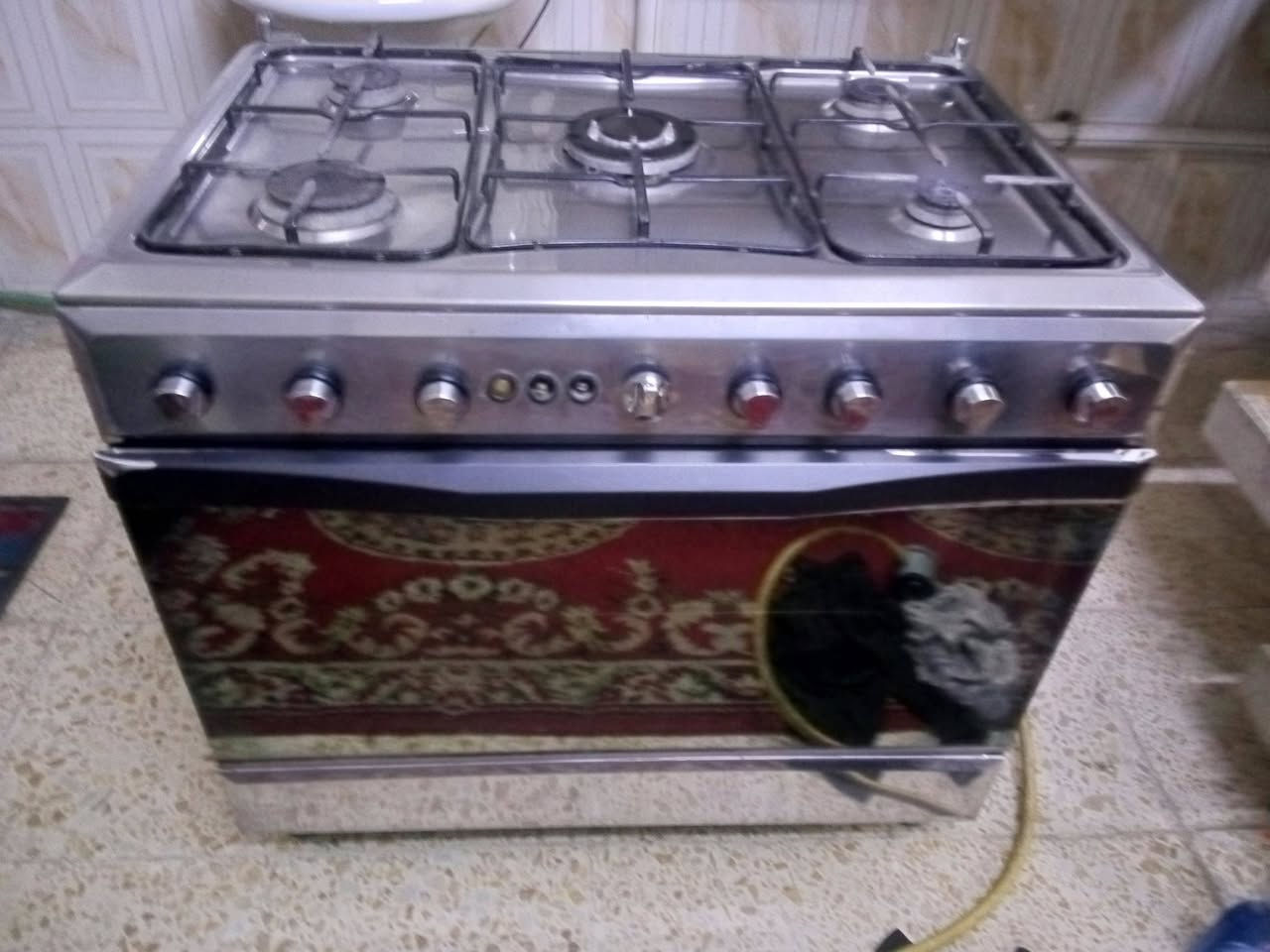 سلام عليكم طباخ مصري نيوفيرسل ٥ عيون كله يشتغل عل فحص نقص الجامه الفوك العيون والكهرباء هم مشتغل الفرن كله شغال فوك وجوه ابيع هذه الموجود ١٣٥ مكاني الكريعات للاتصال ***********
