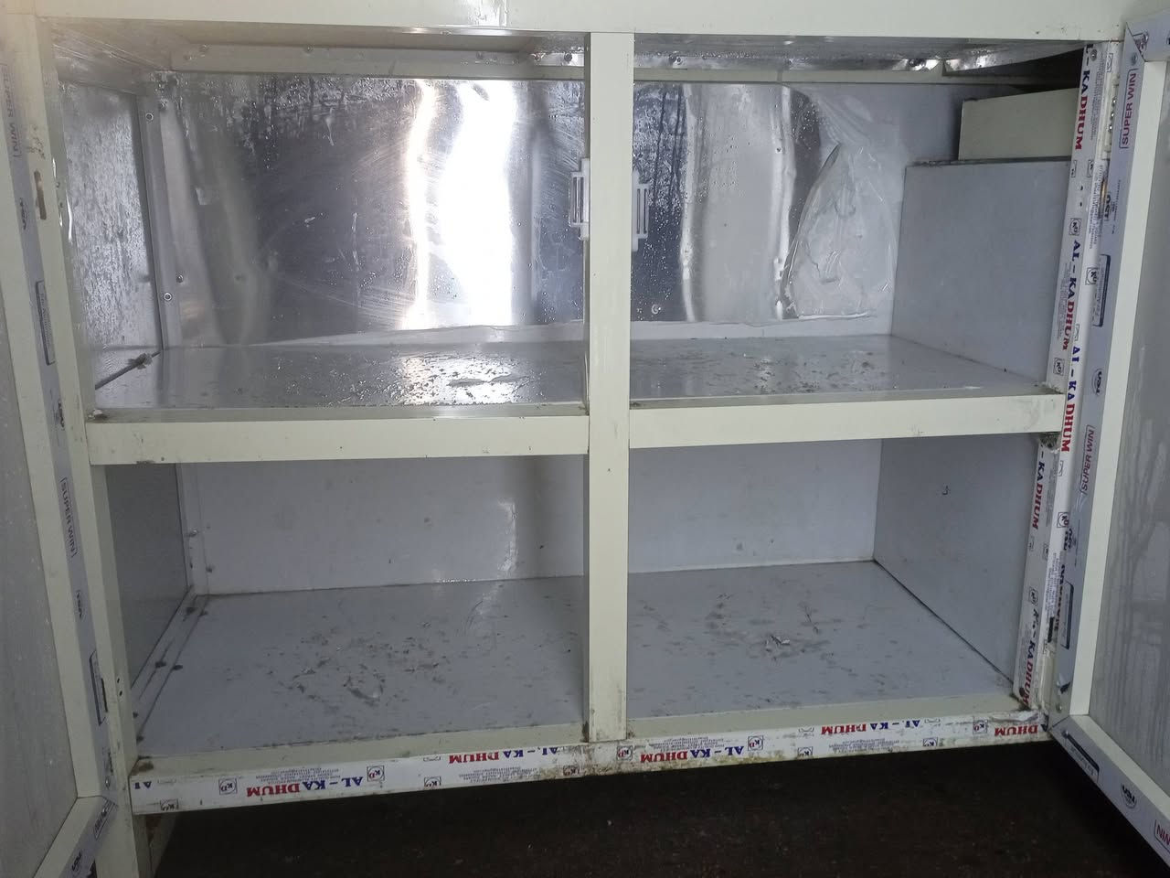 سلام عليكم كونتر مترين ونص مع السنك  نضيف  تفصال مو سوكي عنوان بغداد ابو دشير ***********7
