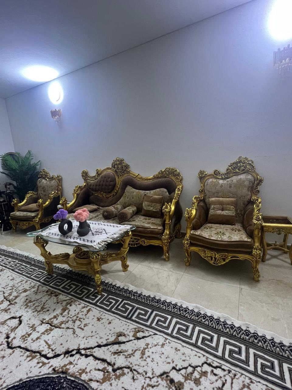 سلام عليكم ورحمة الله وبركاته اخواني. عندي غرفة مصرية تخم مصري + ميز طعام مصري + بوفيه￼ مصيري نظافته 90% جديدة محتاج اريد. أبيع *********** اخون لحد يسكر بي والله. ماخذ ن غاليات ￼￼ سعر. مناسب جدان ￼
