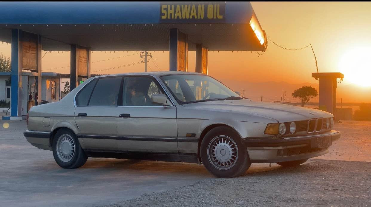 سەرەتا بەناوی خوای گەورە BMW 735بۆفرۆشتن سەیارەکە زۆر جایزەو پێشو دوای تازە داگیراوە فلنجەو تاقم بانسی پێشەوە حەفتەیەکە گۆراوە کارەبایو گێچی بەنزینو حەماوەی هەموی ئیش دەکات گێری تۆماتیکە گێرومەکینە بەشەرت کارەبای نقوستانی نیە  تەبریت وگەرمی بەشەرت شاشە ئایپاتو کامێرایە تایەکانی تازەیە  سەیارەکە کراوە بە غاز لە شەریکەی قەیوان بێکێشەو مازبوتە واتە غاز و بەنزینە  سەیارەکە سەنەویە بەس سەنەویەکەی ون بوە رەقەمی ساحێب سەنەویشم لایە دەتوانی خکت بە پارە لەگەڵی رێک بکەویت بۆت دەکات بە رەقەم من بە علوج دەیفرۆشم تاقەتی سەر ئێشەم نیە کۆدم بۆ کردوە بە ناوی خۆمەوەیە کۆدەکەی هەموو گیانی بە شەرت ئەدەم هیچ شتێکی دەستکاری نەکراوە بۆیاخی یەک چەمەلغی بۆیاخی هەیە بەس کالبونەوەی هەیە  ژ.م*********** السليمانية, العراق
