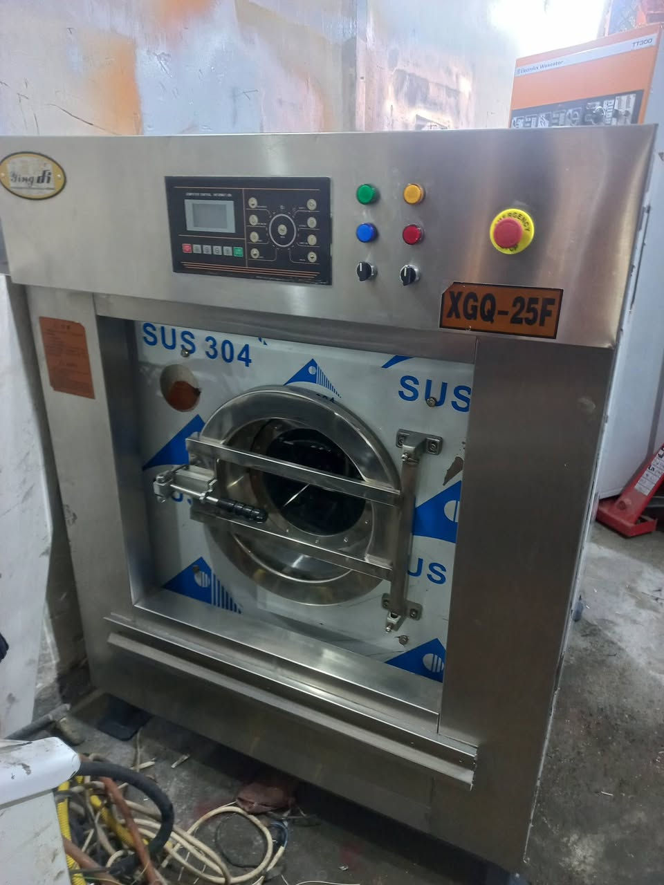 غساله حجم ٢٥ كيلو هزاز كهرباء سنكل نظيفه جدا جدا
الاستفسار مراسله الصفحه او الاتصال على الارقام التاليه 
***********
***********
