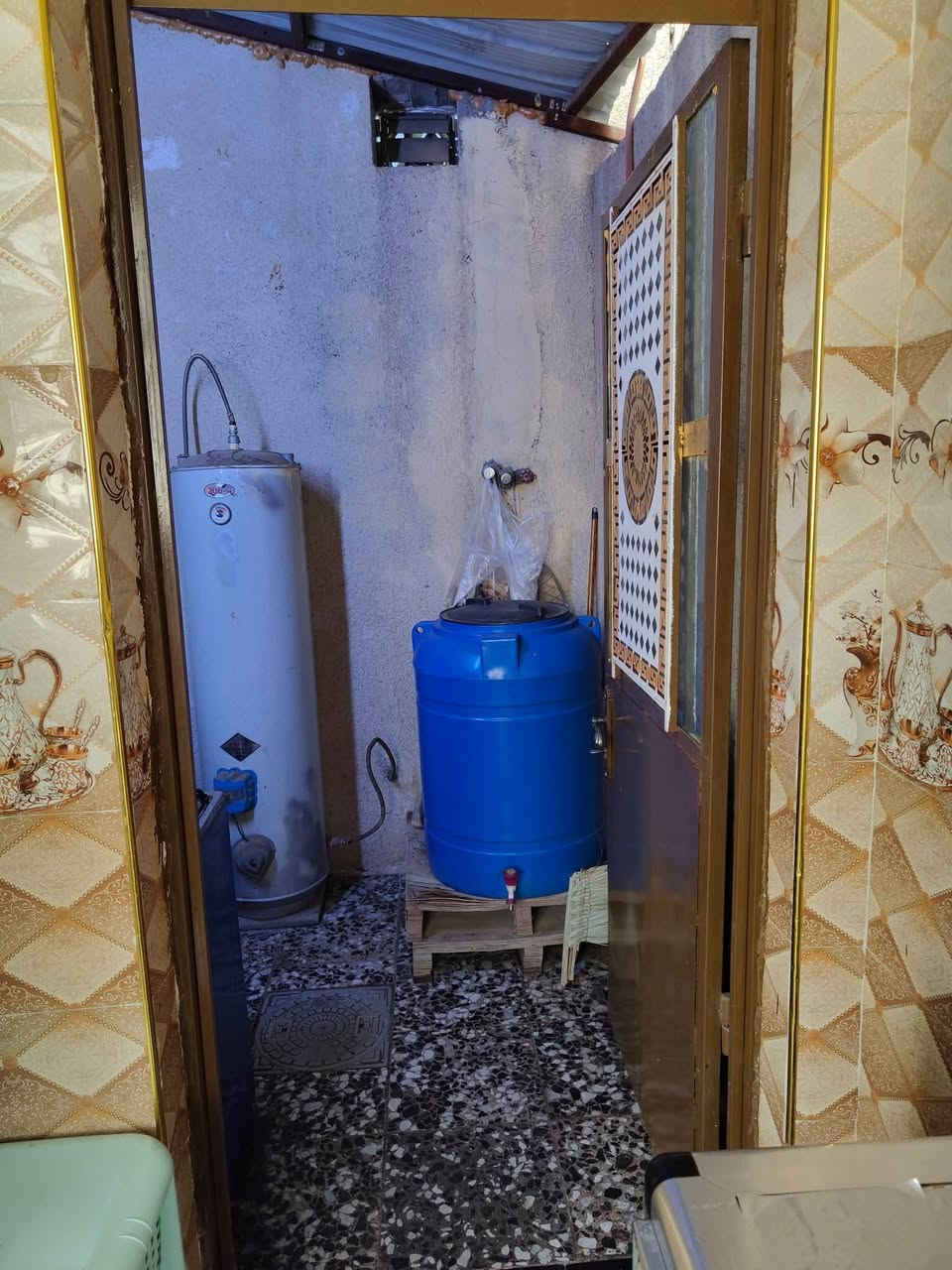 بيت 200 متر الواجهة 10 النزال 20
مدخل الدسيم الجوادر مقابل 38 
اسواق جدو وبصفها فرن الفرع ابو نزله تحسب 7 فرع قرب مستوصف الدسيم
البيت 4 غرف واستقبال
 طابق ونص  طابق الارضي استقبال 5 في 5 وغرفتين 4 في 4 ومنور بلنص وصاله كبيره ومطبخ حار وبارد وحمام مشترك
وطابق ثاني صاله وحمام مشترك وغرفتين
بناء طابوك جديد وبناء حديث
السعر خاص


**إذا كنت صاحب هذا الإعلان وتريد حذفه لأي سبب، رجاءا أرسل رسالة إلى الدعم الفني**