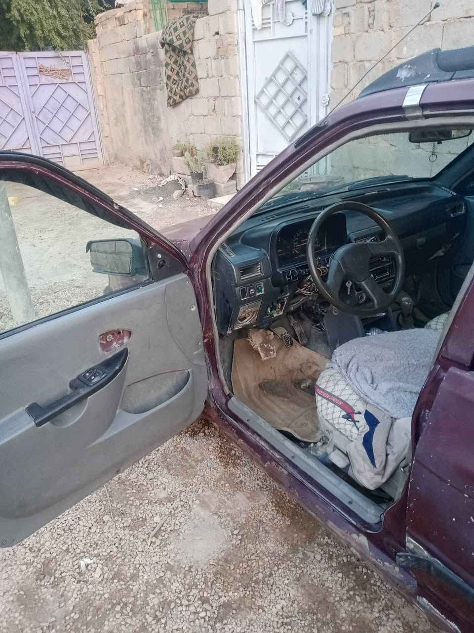 السلام عليكم
كيا برايد موديل 1995 
محرك وكير خير من الله 
محرك 1600 كير عادي شادلها نوزل اقتصادي
خياسات مصلحه شواصي نضيفه
السياره بدون حادث قوي براكيتات وتكم بلادي
مكاني كربلاء السعر 18 وبيها مجال
اتصال ***********
