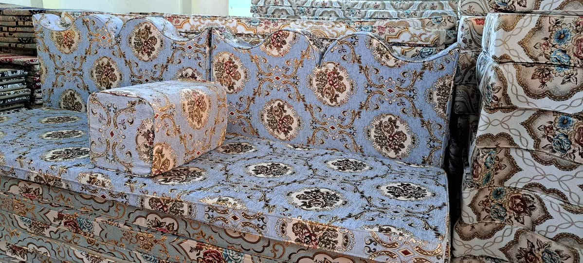 بمناسبه قرب حلول عيد.الاضحى المبارك وصول وجبه جديده من الجلسات العربيه الملكيه الى مجمع ابو سجاد.البدري للديوان العربي الاصلي بكافه الالوان والاحجام جمله ومفرد العنوان ناصريه شارع عشرين مجاور محلات الغذائيه الفرع المقابل للاطفاء اي استفسار الرجاء مراسله الصفحه او واتساب *********** ناصرية, ذي قار
