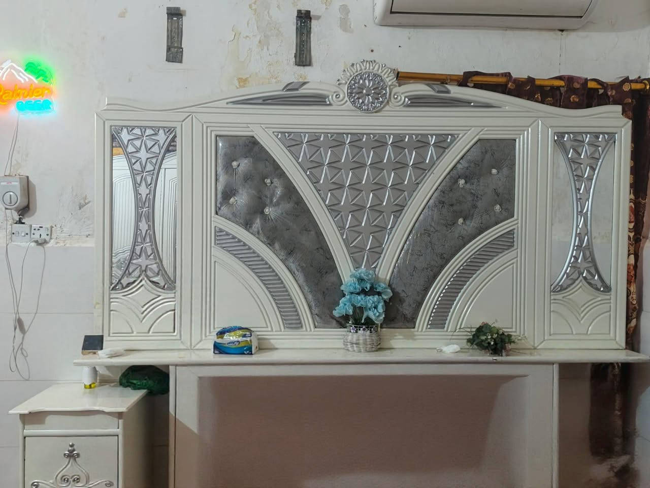 السلام عليكم غرفه للبيع مستعلمه  السعر 750وبيه مجال بسيط  الهاتف ***********
