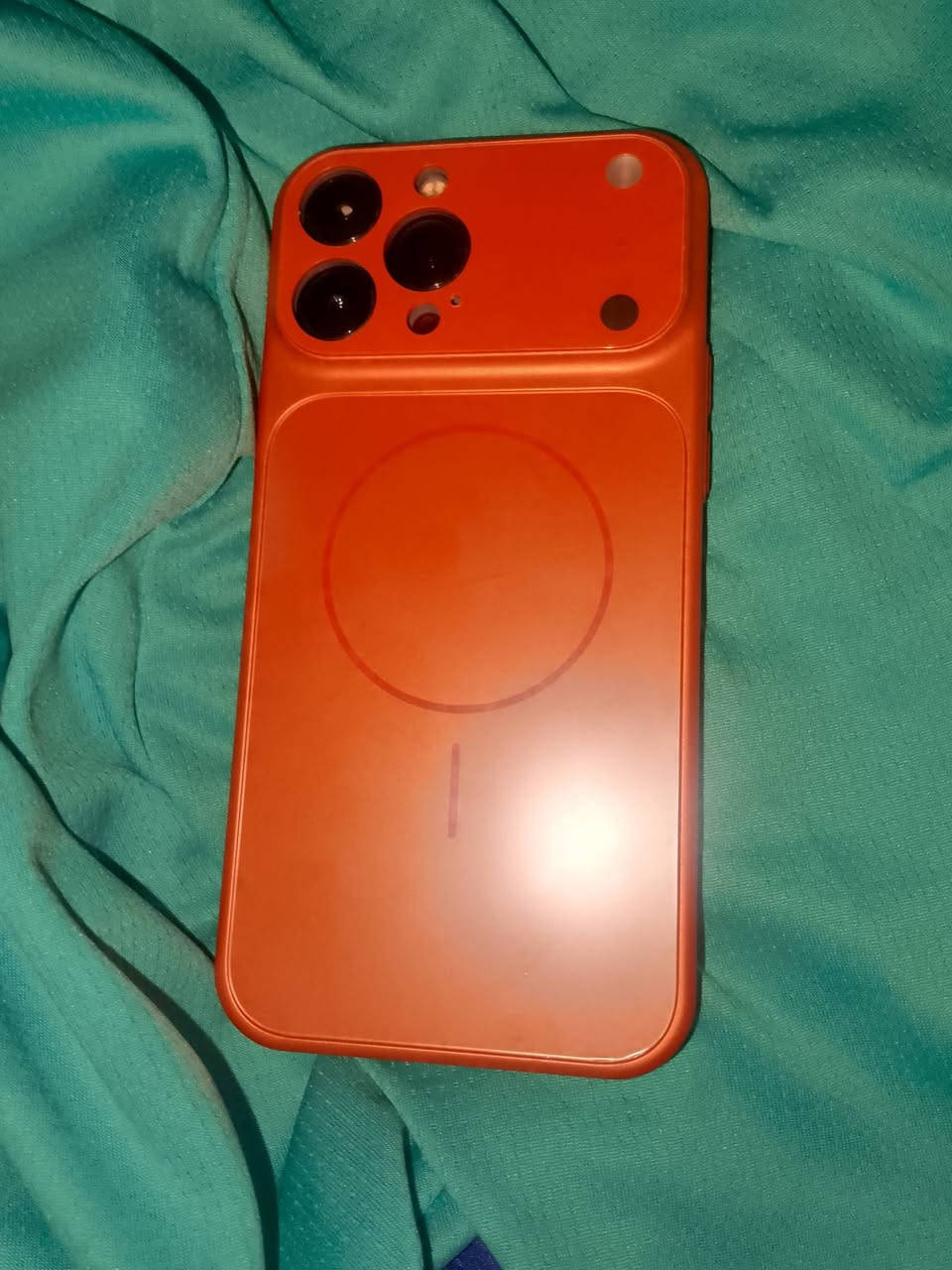 سلام عليكم ايفون 31برو ابيع طافي ما اعرف بل جهاز وله اعرف بل ايفون شراي يتواصل ***********
