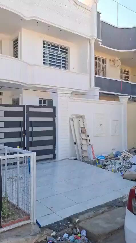 دار للبيع مساحة 150 متر على شارع عشرين الرابط بين شارع الحشد وشارع ابو سمير قاطين تعمير جديد يحتوي على اربع غرف نوم وحولي ومناور وصحيات و استقبال البيت نظيف جدا وموقع جدا ممتاز
السعر 150 مليون وبي مجال 
للاستفسار *********** ابو كرار
