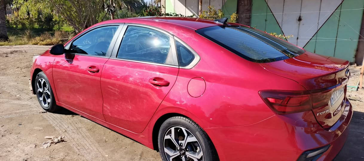 فورتي بدون حادث بنيد صبغ وجاملغ اثر شخوط شبر ونص صبغ سعر ١٥٠ وبي مجال 
موديل ٢٠

***********
