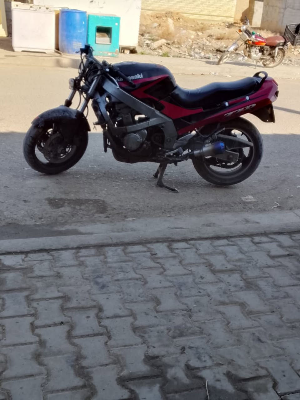 دراجه كاوسكي للبيع   كامله ونضافه مثل ماواضحه بالصوره محرك صوته ناعم.     سعر 1900  $ ***********
